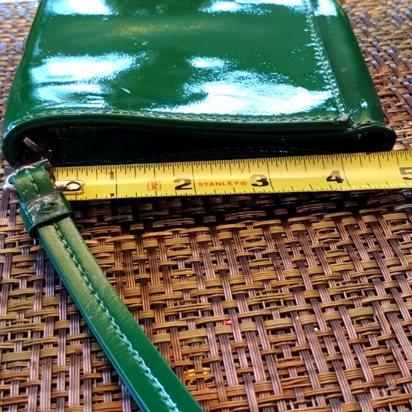 Cole Haan Leather Green Wristlet Wallet Patent Leather Clutch - X Large- GUC - Picture 17 of 17